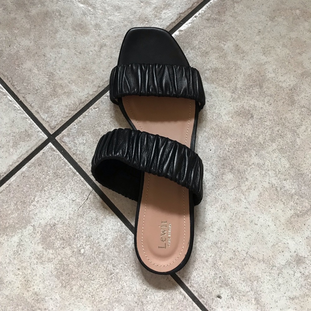 Leather slide sandals